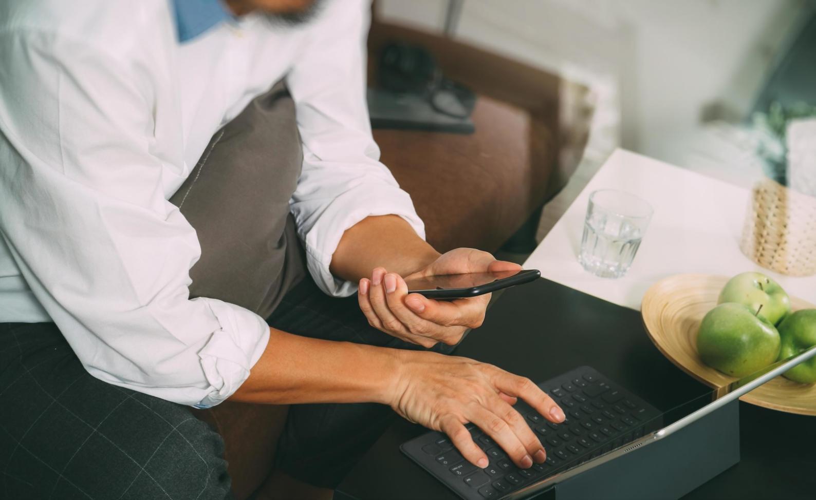 Analyse financière détaillée sur écran