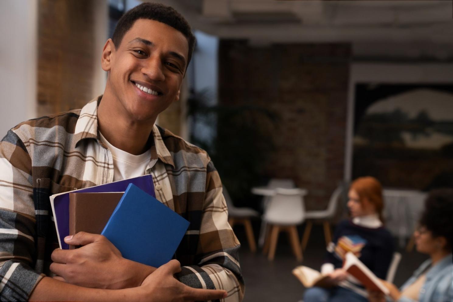 Équipe travaillant ensemble sur des analyses financières