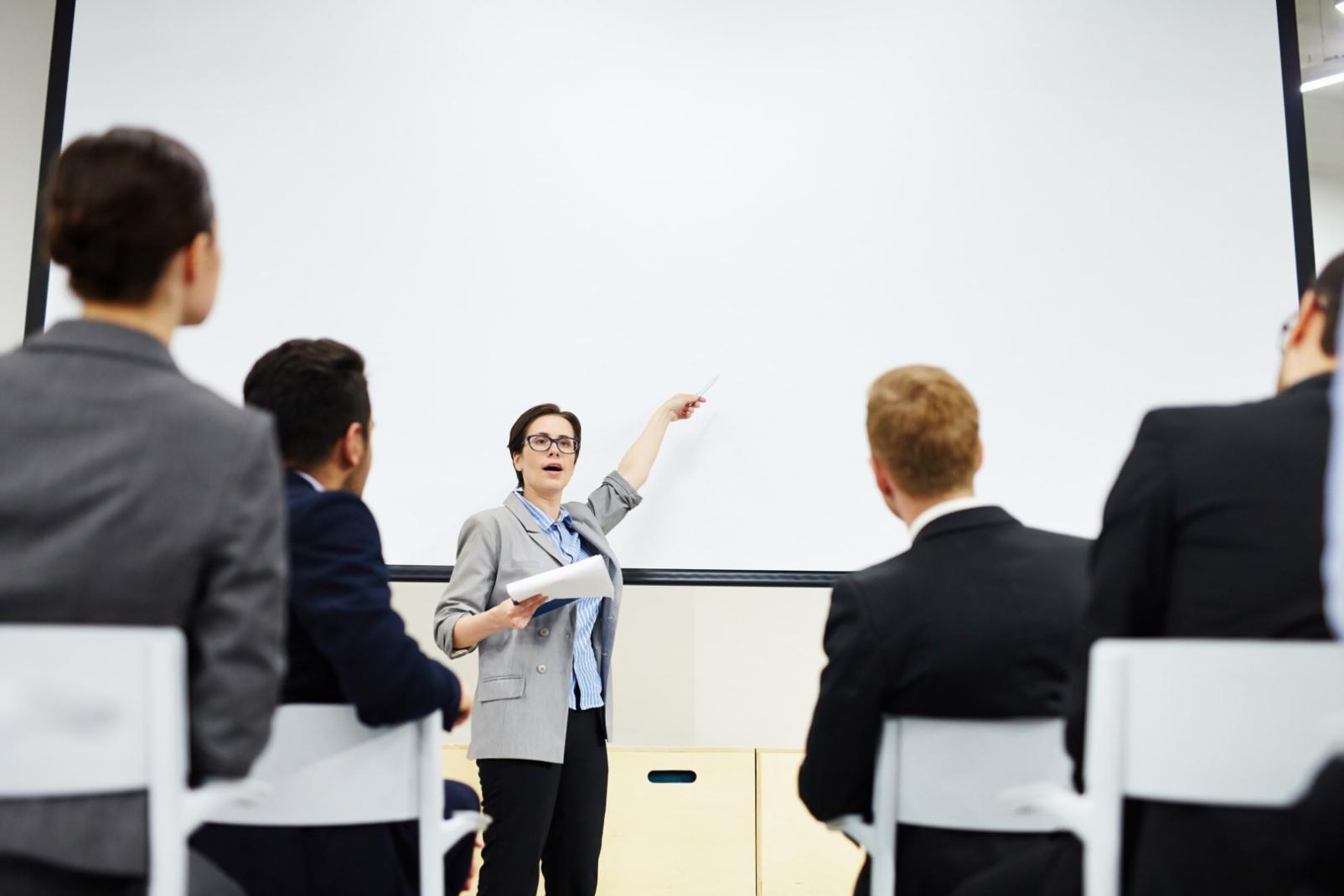 Session de planification financière avec graphiques